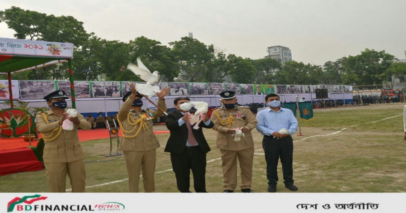 খুলনায় মহান স্বাধীনতার সুবর্ণ জয়ন্তী ও জাতীয় দিবস-২০২১ উপলক্ষে প্যারেড অনুষ্ঠিত