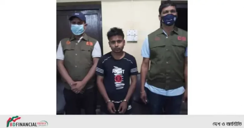 একাধিক মামলার আসামি ও কুখ্যাত ছিনতাইকারীকে গ্রেফতার করেছে কুমিল্লা জেলা পুলিশ