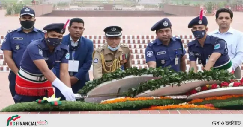 শহীদ বীর মুক্তিযোদ্ধাদের প্রতি গভীর শ্রদ্ধাঞ্জলি নিবেদন ও পুষ্পস্তবক অর্পণ করলো ঢাকা জেলা পুলিশ