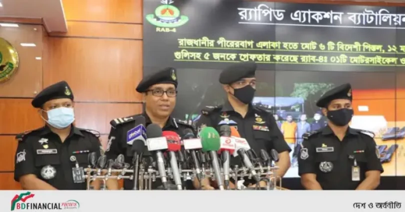 ৫ অস্ত্রধারী মাদক ব্যবসায়ীকে গ্রেফতার করেছে র‌্যাব-৪ঃ ৬ বিদেশী পিস্তল, ১২ ম্যাগাজিন, ৪৮ রাউন্ড গুলি, ৫ হাজার পিস ইয়াবা উদ্ধার