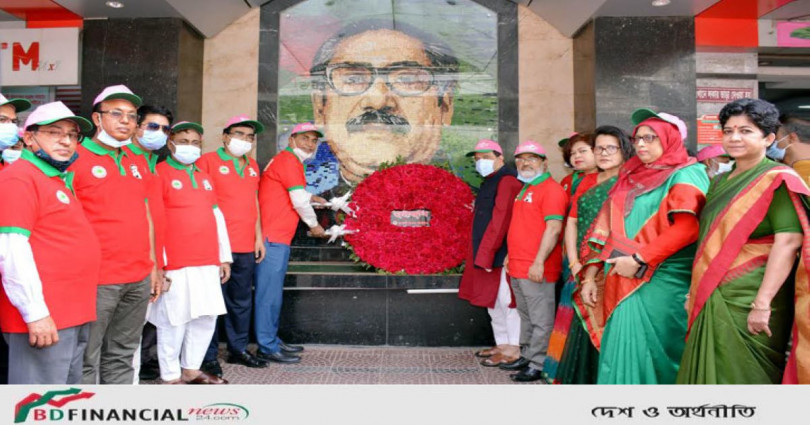 সুবর্ণজয়ন্তীতে বঙ্গবন্ধুর প্রতিকৃতিতে রূপালী ব্যাংকের শ্রদ্ধা