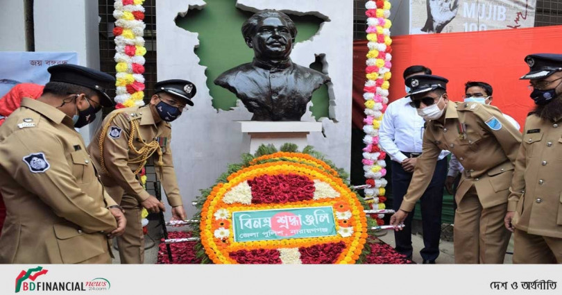 জাতির শ্রেষ্ঠ সন্তানদের প্রতি না'গঞ্জ জেলা পুলিশের শ্রদ্ধা নিবেদন
