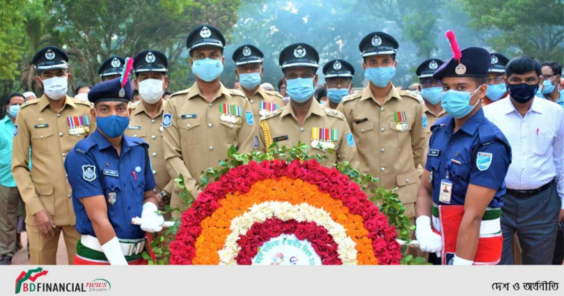 স্বাস্থ্যবিধি মেনে যথাযোগ্য মর্যাদায় স্বাধীনতার সুবর্ণজয়ন্তী উদযাপন করলো টাঙ্গাইল জেলা পুলিশ