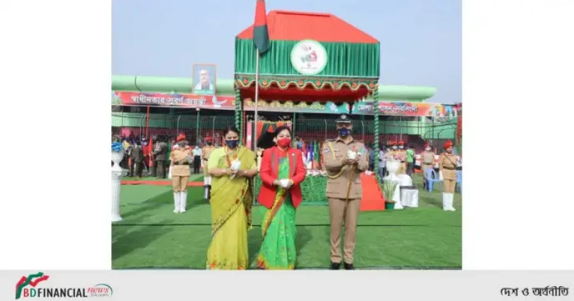 প্যারেড পরিদর্শন এবং কুচকাওয়াজে সালাম গ্রহণ করলেন নরসিংদীর জেলা প্রশাসক