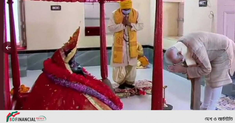 মতুয়া সম্প্রদায়ের মতুয়া সম্প্রদায়ের মন্দির পরিদর্শন এবং পূজা দিলেন মোদী