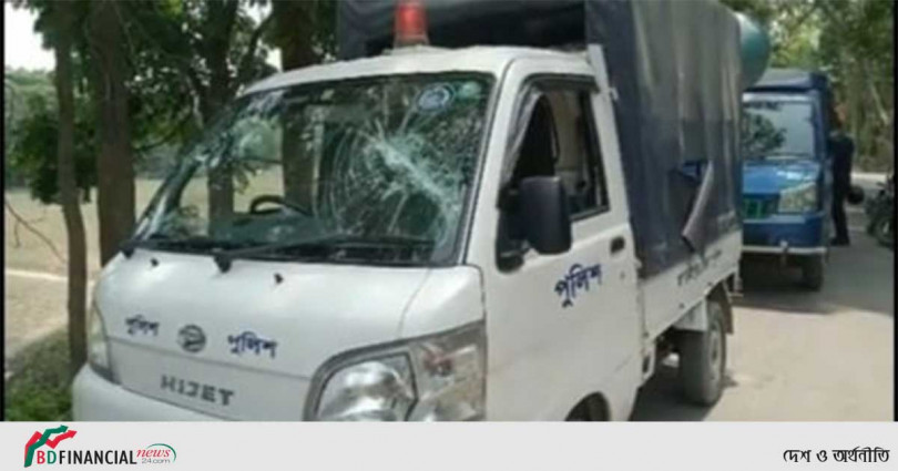 নির্বাচন পরর্বতী সহিংসতা : কালকিনিতে বোমা ফাটিয়ে আওয়ামীলীগ নেতাকে অবরুদ্ধ,পুলিশের গাড়ি ভাংচুর