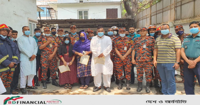 আগুন নেভানোর প্রশিক্ষণ নিলেন স্বরাষ্ট্রমন্ত্রী