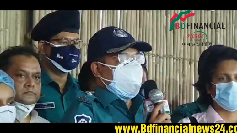 গুলশান জোনের ডিসি সুদীপ কুমার চক্রবর্তীর কাব্যগ্রন্থ "নি:শব্দ নিনাদ" এর মোড়ক উন্মোচন।