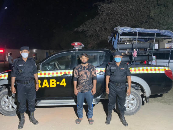 হত্যা মামলার পলাতক আসামীকে গ্রেফতার করেছে র্যাব-৪ঃ বংশাই নদী থেকে বস্তায় ভর্তি লাশ উদ্ধার
