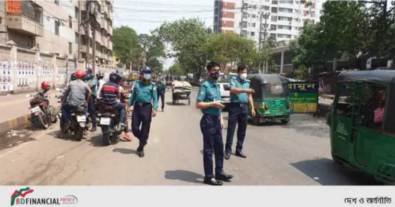সপ্তাহব্যাপী লকডাউন কার্যকর করতে চেকপোষ্ট করছে ডিএমপি’র ট্রাফিক ওয়ারী বিভাগ