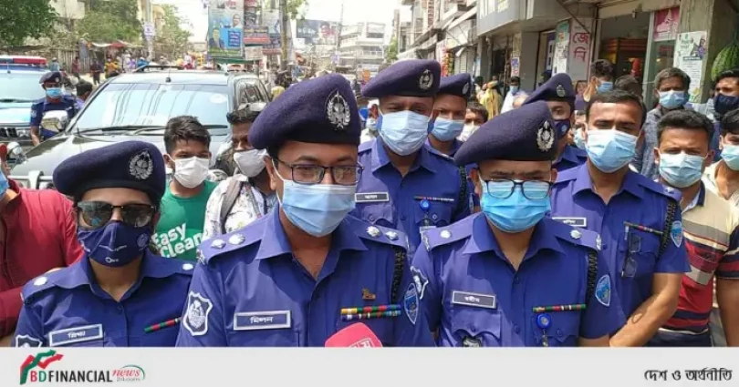 সরকার ঘোষিত লকডাউন কার্যকর করতে এলাকা পরিদর্শনে পুলিশ সুপার চাঁদপুর