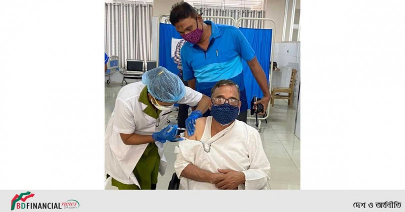 ২য় ডোজ গ্রহণ করলেন পরিবেশমন্ত্রী মোঃ শাহাব উদ্দিন