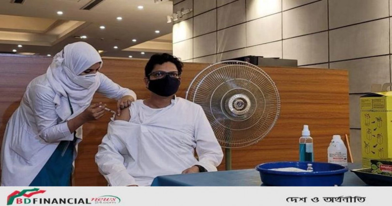 দ্বিতীয় ডোজ নিলেন প্রতিমন্ত্রী পলক