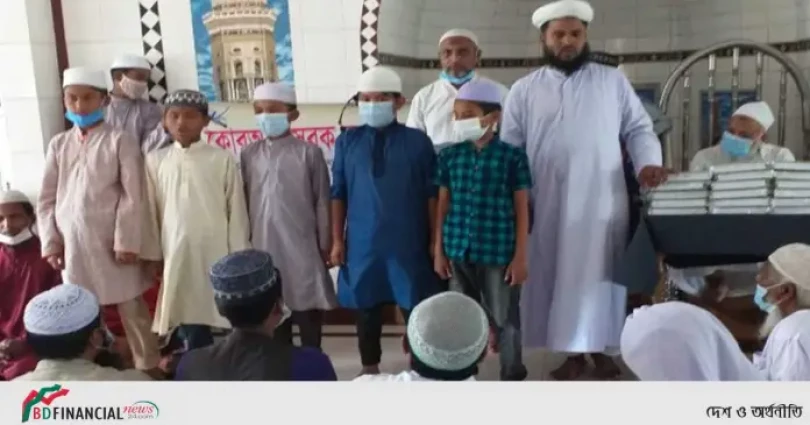 মুন্সীগঞ্জে শিক্ষার্থীদের মধ্যে পবিত্র কোরআন শরিফ বিতরণ
