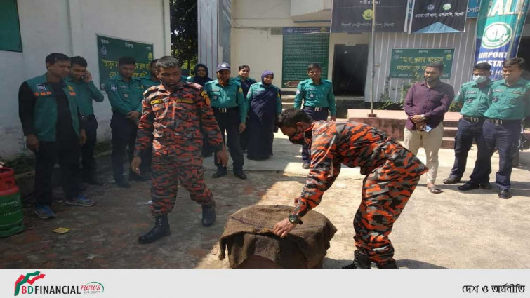 ফায়ার সার্ভিস ও সিভিল ডিফেন্স অগ্নি নির্বাপন ও উদ্ধার বিষয়ে মহড়া অনুষ্ঠিত