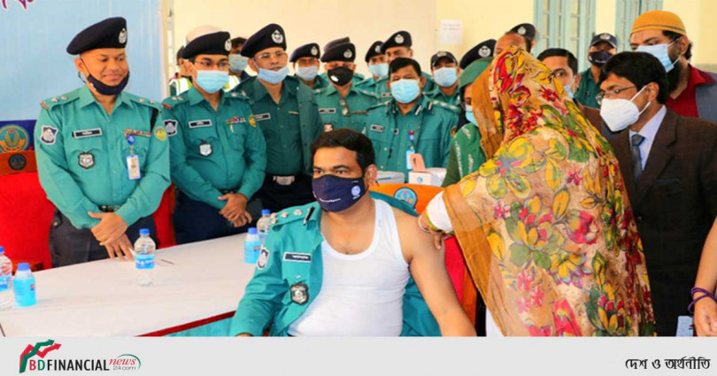 করোনা টিকা নিলেন আরএমপি কমিশনার মো. আবু কালাম সিদ্দিক