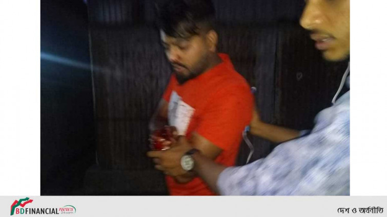 রাজবাড়ীতে তুচ্ছ ঘটনার জেরে যুবকের হাত কেটে বিছিন্ন