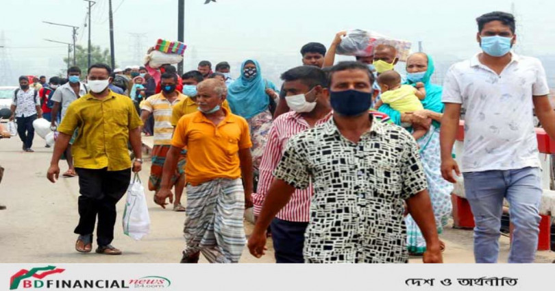 কঠোর লকডাউনের খবরে ঢাকা ছাড়ছে মানুষ