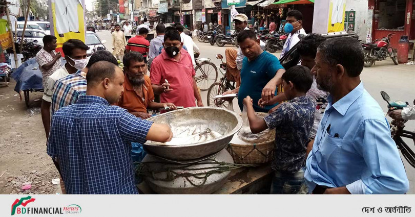 পাবনায় সর্বোচ্চ আক্রান্ত, স্বাস্ব্যবিধিতে চরম অনীহা