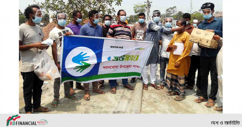 শরণখোলায় শুভসংঘের মাস্ক বিতরণ