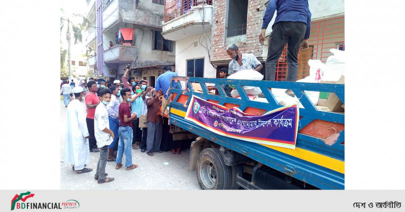 ঝালকাঠিতে টিসিবির পণ্য কিনতে গ্রাহকদের বিড়ম্বনা