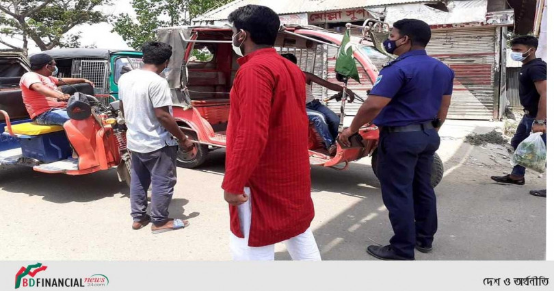 মুন্সিগঞ্জে চলছে কঠোর লকডাউন মোড়ে মোড়ে মোতায়ন পুলিশ