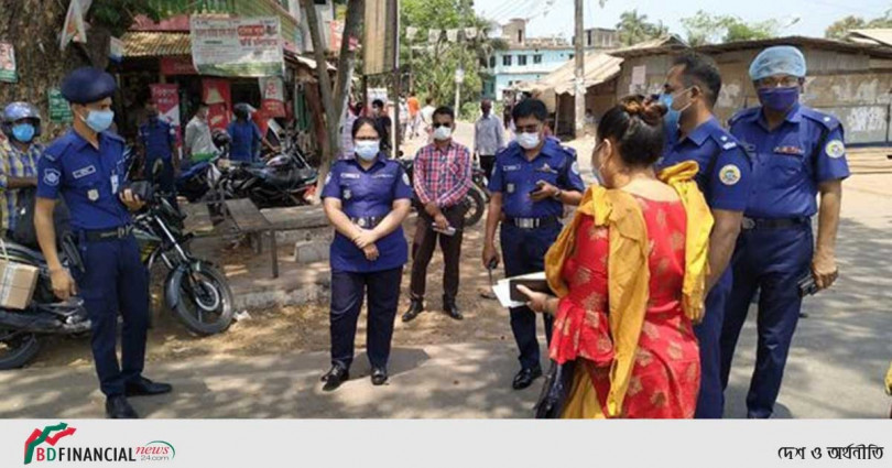 করোনার বিস্তার রোধে এবং সামাজিক দুরত্ব নিশ্চিত করতে ঝালকাঠিতে পুলিশি কার্যক্রম অব্যাহত