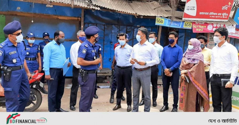 চলমান লকডাউন পর্যবেক্ষণে সরেজমিন পরিদর্শনে পটুয়াখালীর জেলা প্রশাসক