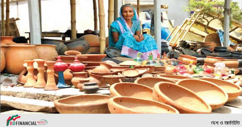 থমকে গেছে কুমারপাড়া