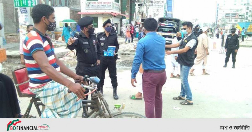 করোনা মোকাবেলায় সচেতনতা মূলক র্যাব-১০ এর ভ্রাম্যমাণ আদালতের কার্যক্রম অব্যাহত