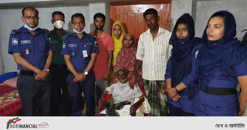৯০ উর্ধ্ব বৃদ্ধাকে উদ্ধার করে পরিবারের কাছে পৌঁছে দিল পুলিশ