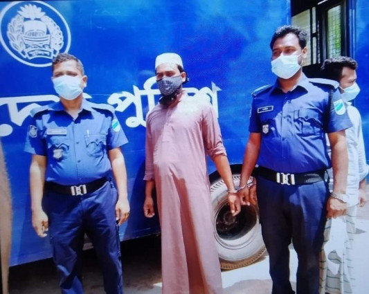 ভুয়া এনএসআই কর্মকর্তা পরিচয়ে মাদ্রাসাশিক্ষক আটক