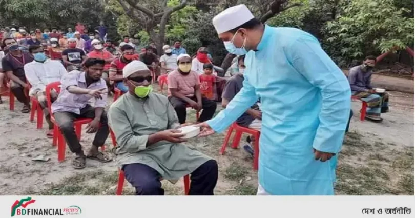 কর্মহীন মানুষের মাঝে  ইফতার বিতরন অব্যাহত রেখেছেন  কামরুল আহসান সরকার রাসেল