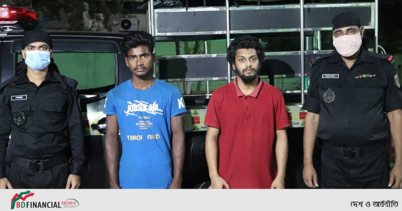 উগ্রবাদী বইসহ ‘আনসার আল ইসলাম’ এর ২ সক্রিয় সদস্যকে গ্রেফতার করেছে র্যাব-৪
