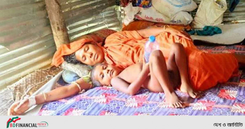 বাচ্চাদের নিয়ে না খেয়ে দিন কাটছে একটি পরিবারের, থাকছে টংঘরে