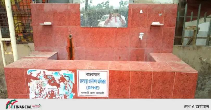 ঝালকাঠিতে সাড়ে ৬লাখ টাকার বেসিন এখন ব্যবহার অনুপোযোগী