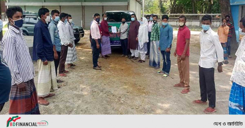 নীলফামারী থেকে ২০ হাজার ধানকাটা শ্রমিকরা যাচ্ছেন দক্ষিণের জেলায়