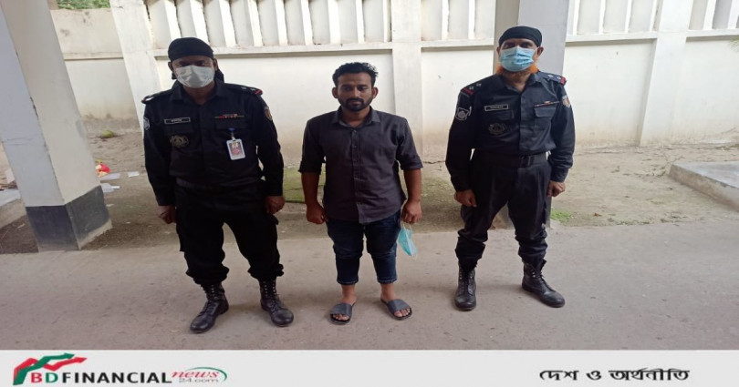 চোরাই মোবাইলসহ চোরাচালানকারী চক্রের সদস্যকে গ্রেফতার করেছে র্যাব-২