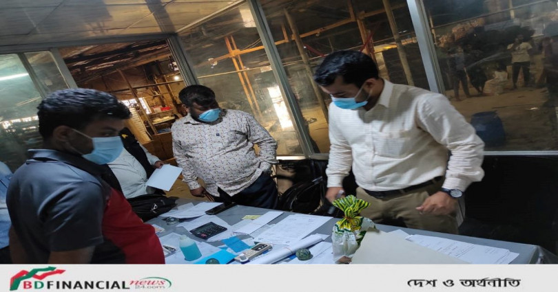 নোংরা পরিবেশে খাদ্য দ্রব্য তৈরী : ৪ বেকারীকে ছয় লক্ষ টাকা জরিমানা করেছে র্যাব-২