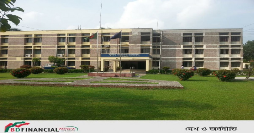 তাপমাত্রা ৪০ ডিগ্রী সেলসিয়াস তবুও লকডাউন কার্যকরে তৎপর পাবনা পুলিশ প্রশাসন