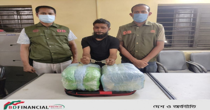 কুমিল্লায় ১০ কেজি গাঁজাসহ মাদক ব্যবসায়ী গ্রেফতার