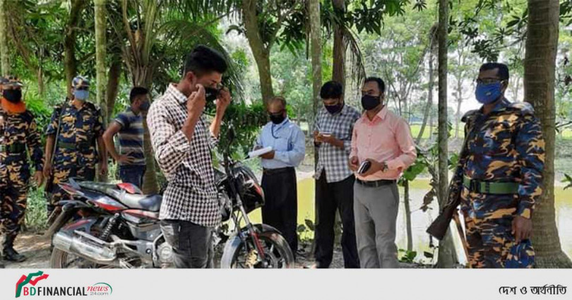 রাজবাড়ী জেলায় স্বাস্থ্য সচেতনায় মাস্ক ও হ্যান্ড স্যানিটাইজার বিতরণ