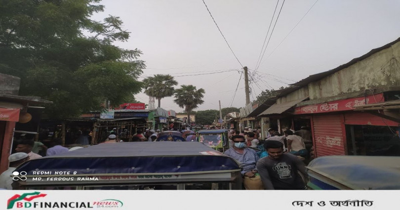 আড়াইহাজারে স্বাস্থ্যবিধি উপেক্ষিত