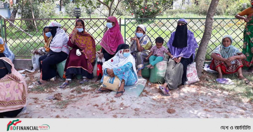 ঝালকাঠিতে ত্রানের জন্য হাহাকার, দিনভর অপেক্ষায় কর্মহীন মানুষ