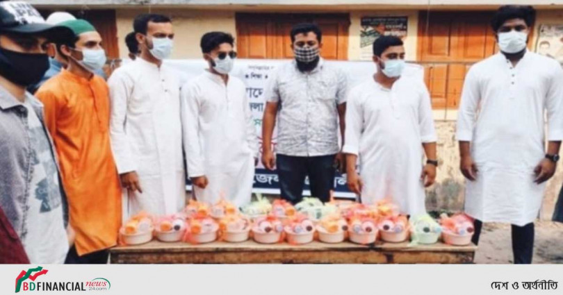 ভোলার ছাত্র লীগের পক্ষ থেকে অসহায় ও ছিন্নমূল মানুষের মাঝে ইফতারসামগ্রী বিতরণ