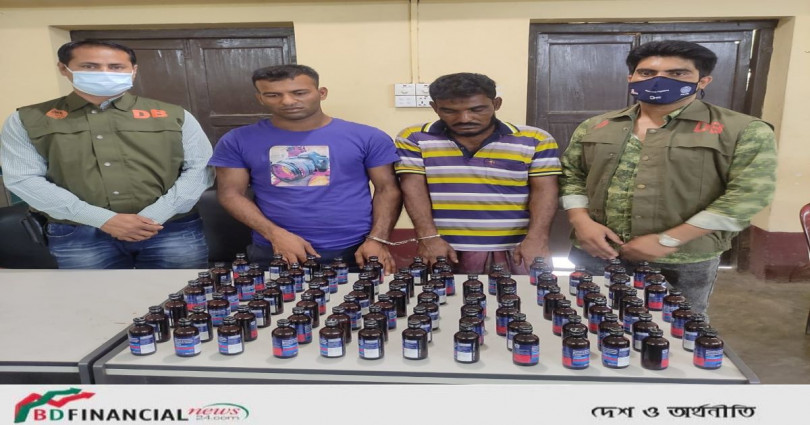 কুমিল্লায় ১০০ বোতল ফেনসিডিলসহ ২ মাদক ব্যবসায়ীকে আটক