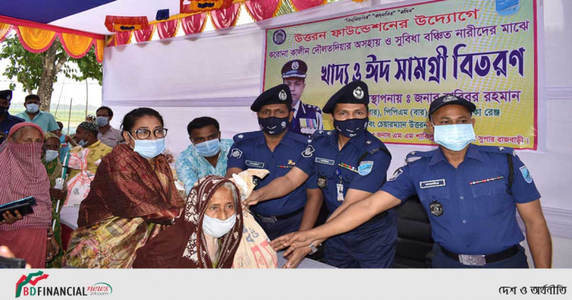 ঢাকা রেঞ্জের ডিআইজির উদ্যোগে দৌলতদিয়া যৌনকর্মীদের মাঝে খাদ্য ও ঈদসামগ্রী বিতরণ