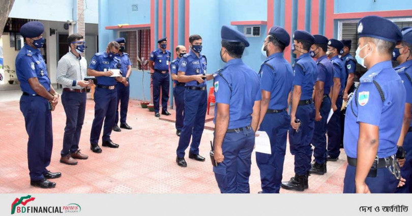 মডেল থানা আকস্মিক পরিদর্শন করলেন কুষ্টিয়ার পুলিশ সুপার