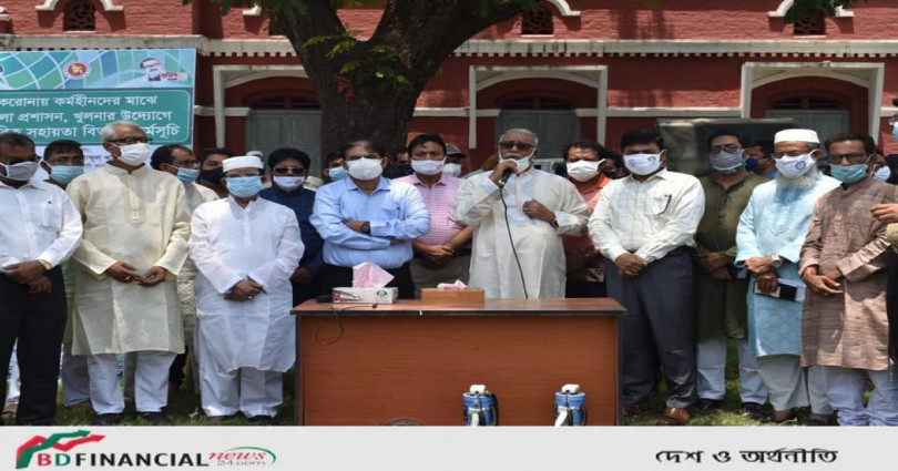 ৫০০ কর্মহীন প্রান্তিক মানুষের মাঝে খাদ্য সহায়তা বিতরণ করলো খুলনা জেলা প্রশাসন