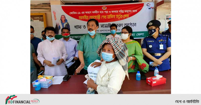 অসহায় দরিদ্রদের মাঝে প্রধানমন্ত্রীর উপহার বিতরণ করলো বান্দরবান পার্বত্য জেলা প্রশাসন